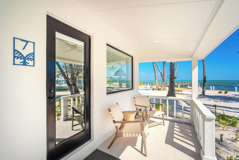 Pines Palms Resort 42/73