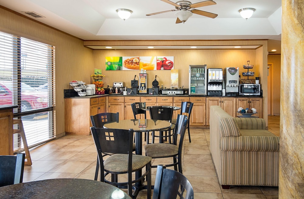 Quality Inn near Casinos and Convention Center 27/34