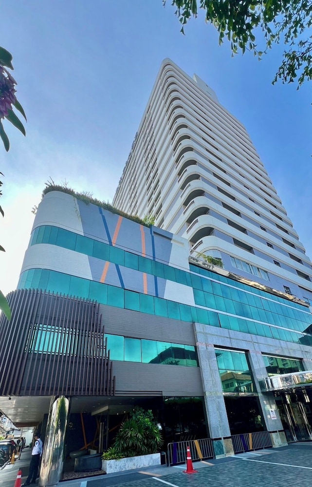 B.U. Place 4/49
