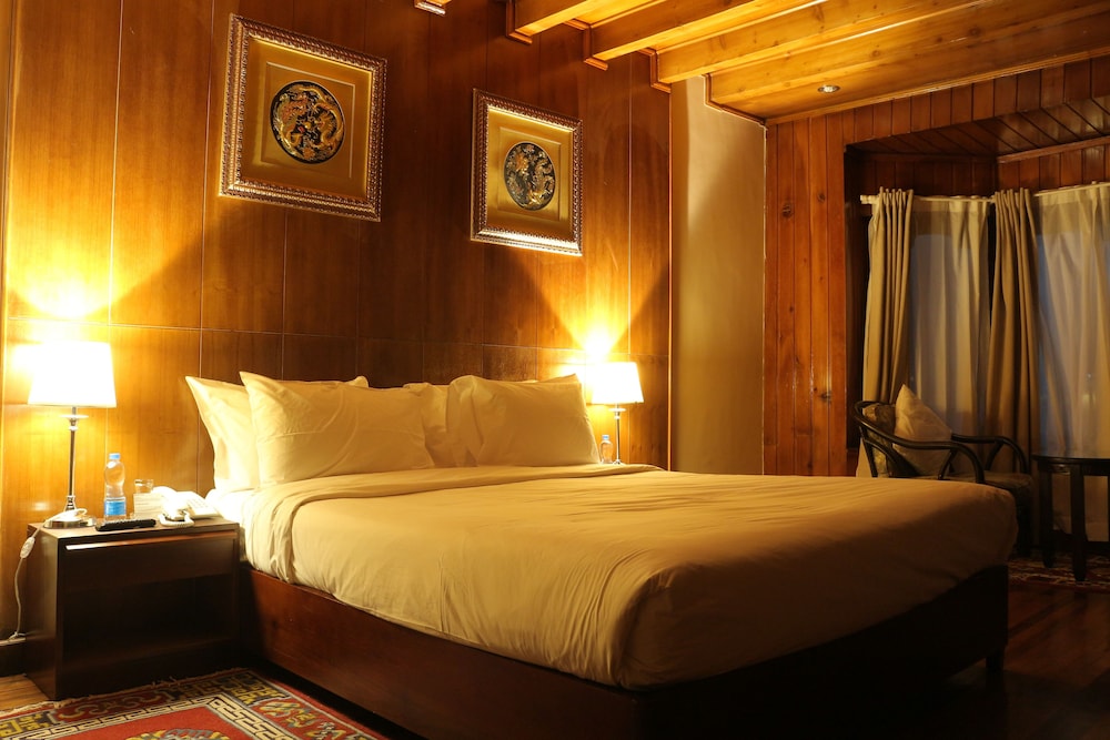 DELUXE, QUEEN BED