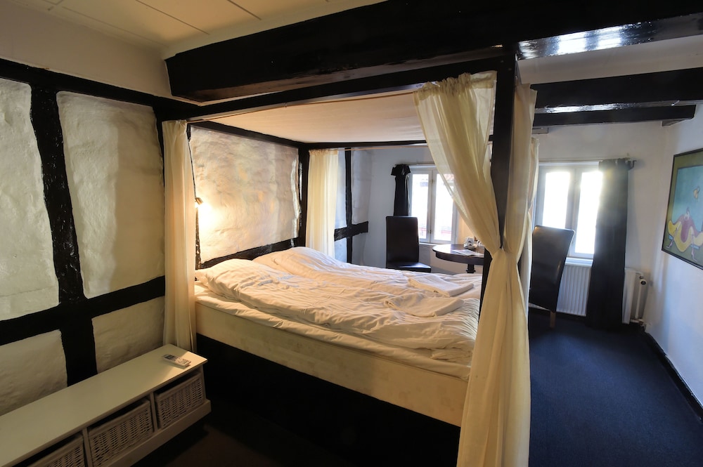 Postgaarden Bed Breakfast 6/25