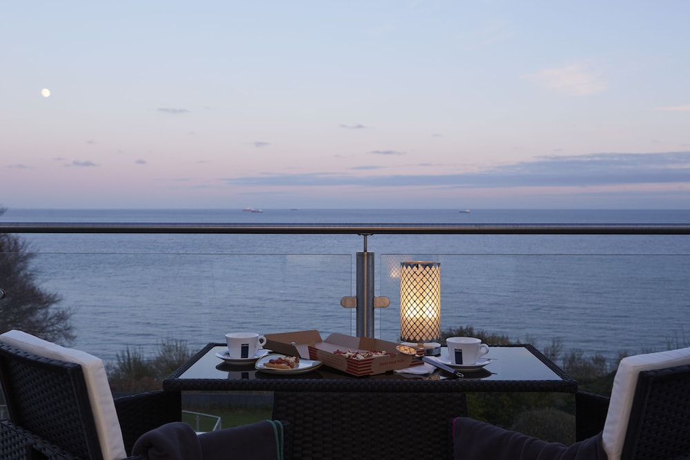 Luccombe Hall Hotel 74/75
