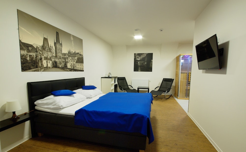 Private, Wellness, Queen Bed