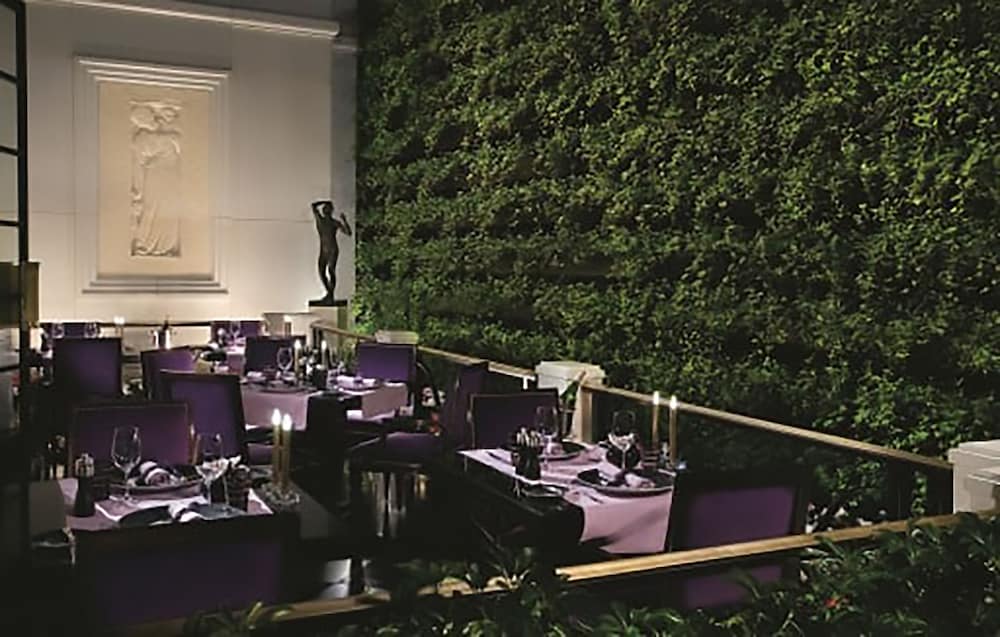 Signature Affordable Luxury Hotel 17/24