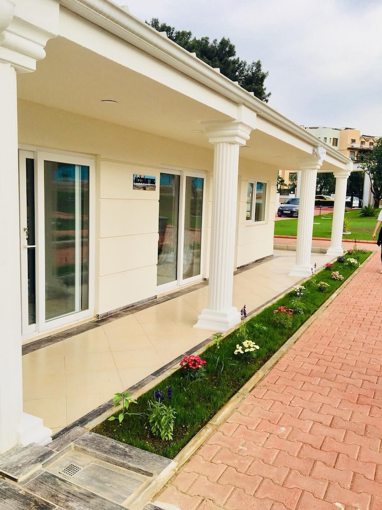 Dream Town Hotel & Restaurant 3/50