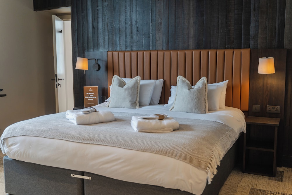 Superior, Quadruple, King Bed, Bunk Bed, City View