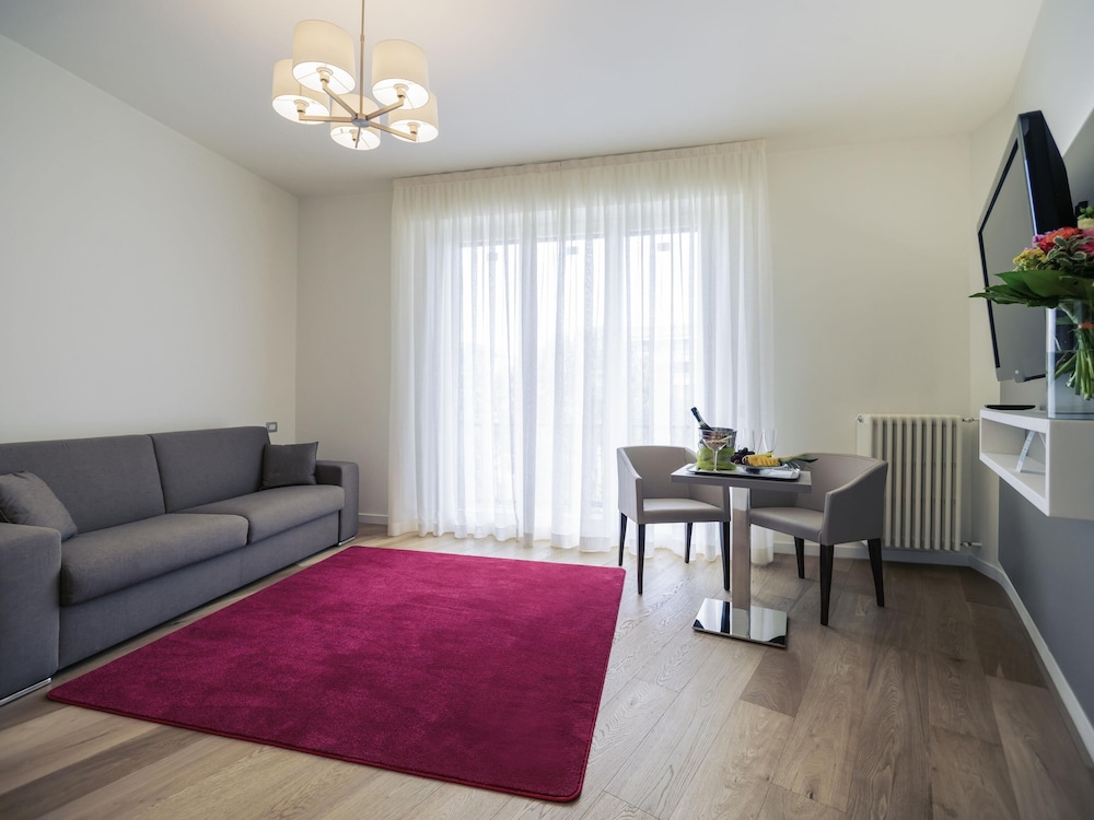 MERCURE MILANO SOLARI 48/75