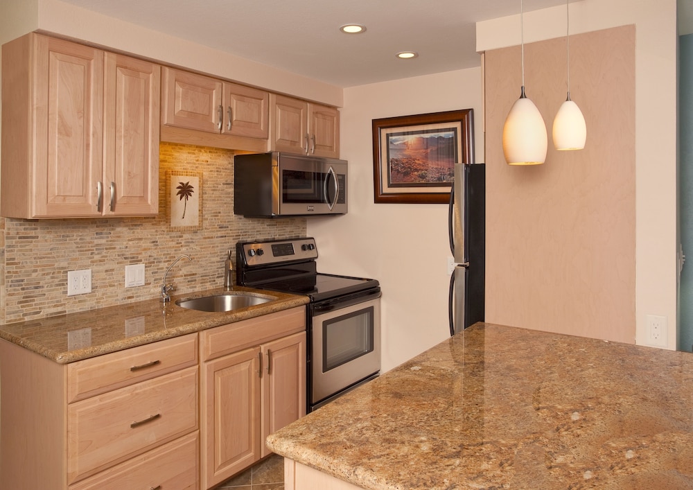 Lahaina Shores Beach Resort 10/57