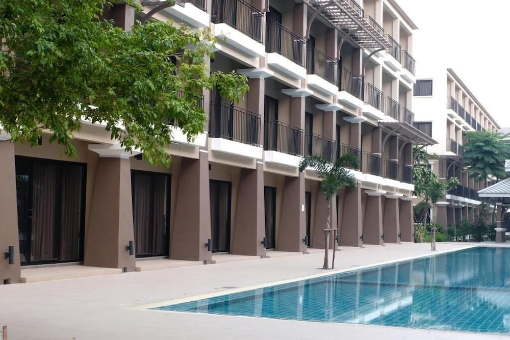 Summer Tree Hotel 67/68