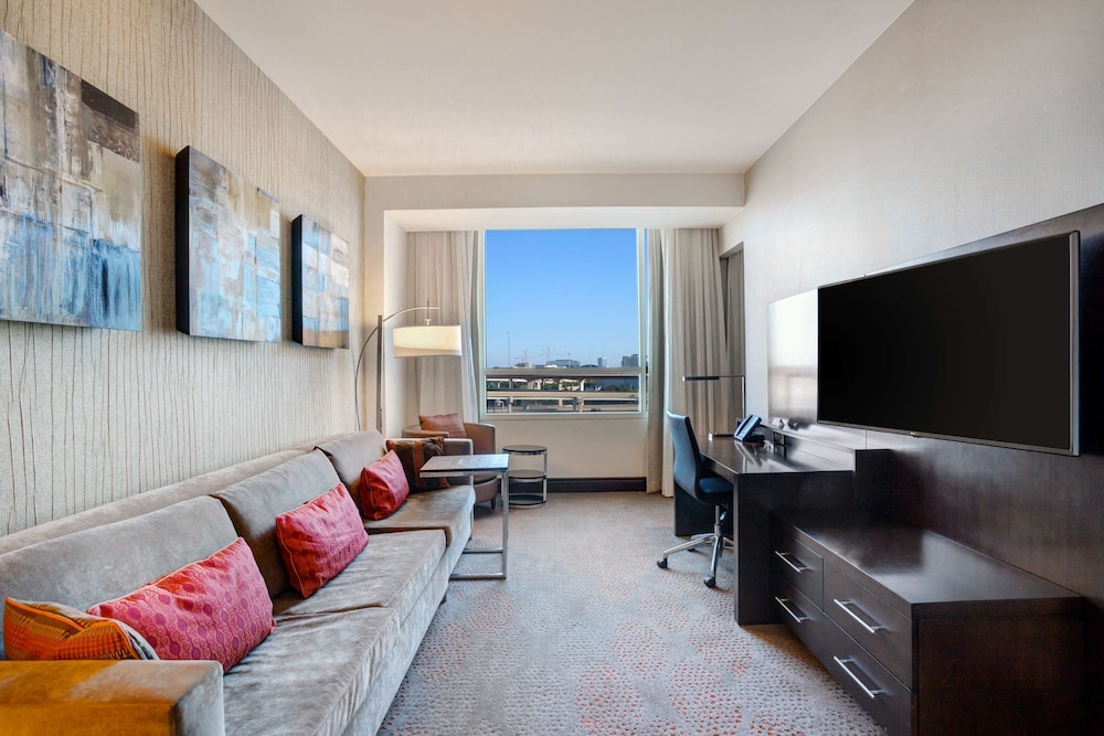 HILTON DALLAS/PLANO GRANITE PARK 56/88