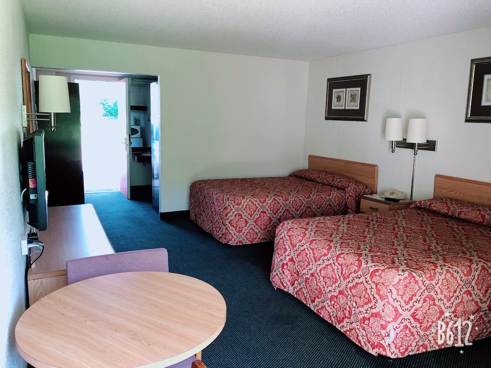 Hometown Inn Staunton VA near Hwy 11 41/50