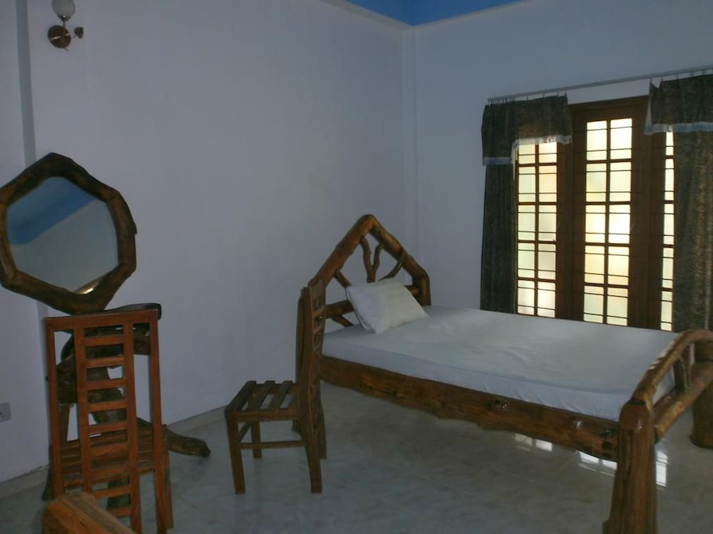 BASIC, DOUBLE BED, PRIVATE BATHROOM