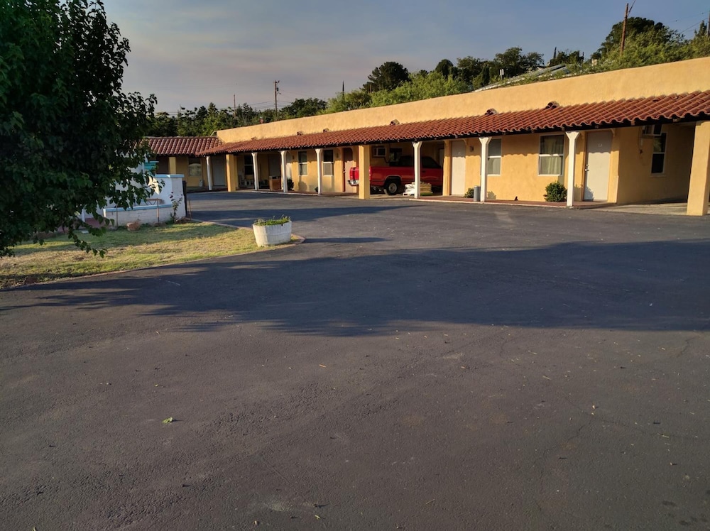 El Rey Motel 24/30