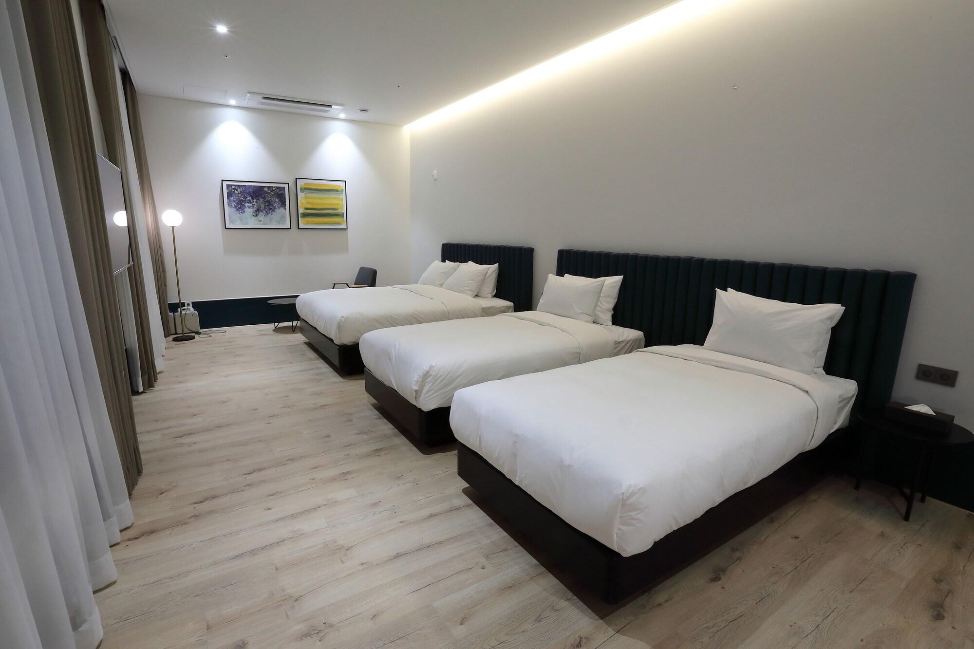 Orchid Hotel 20/50