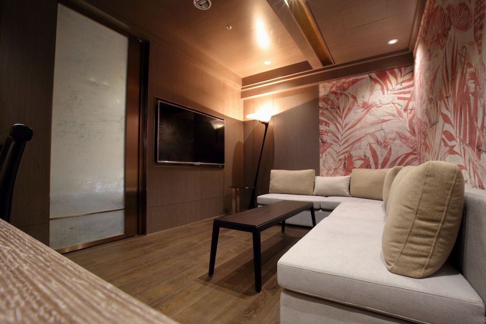Kloud Hotel 30/63