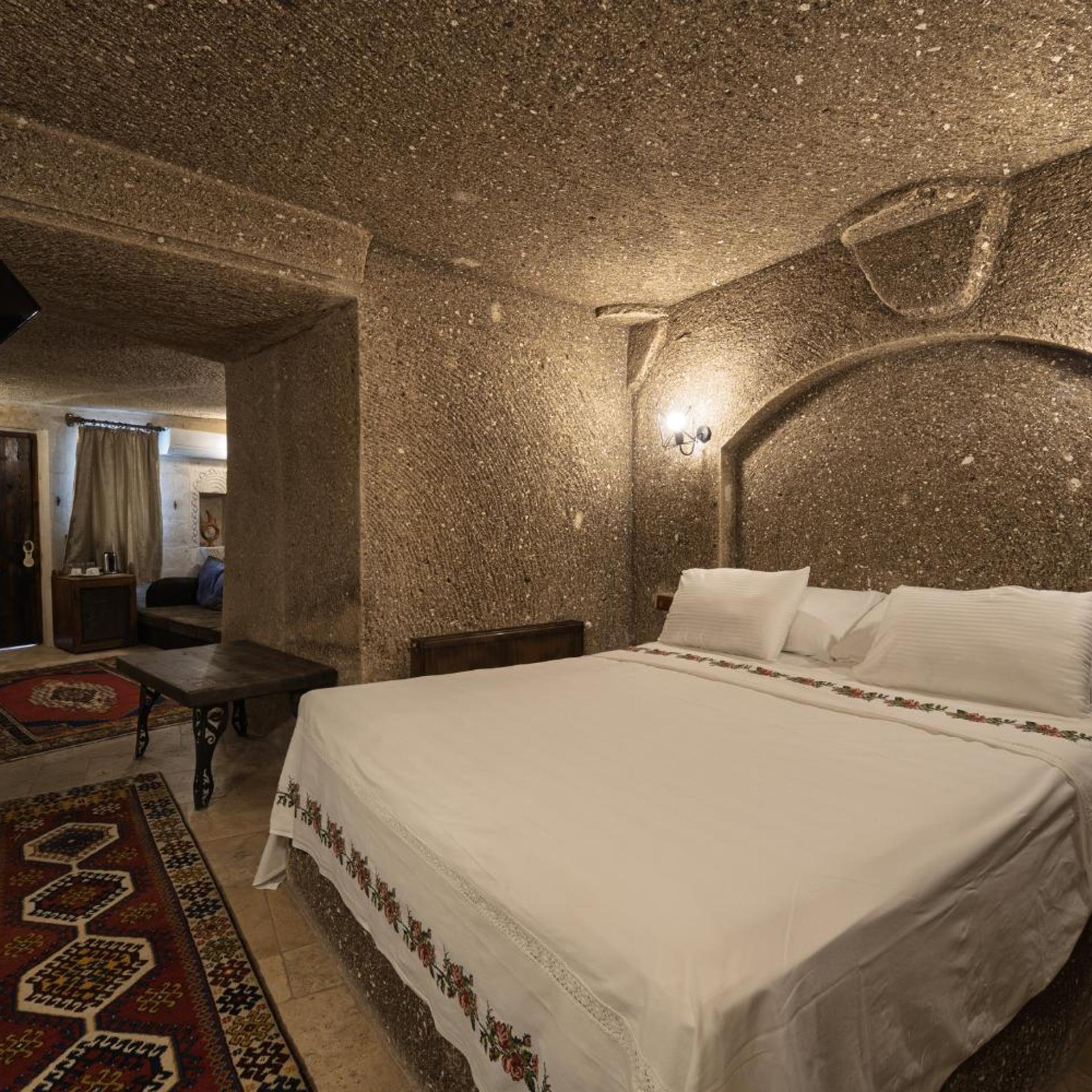 Cave, Suite