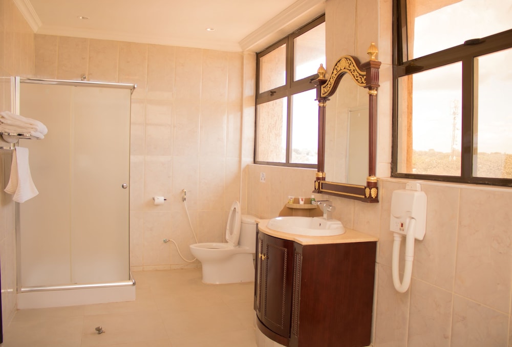 Simama Hotel 50/50
