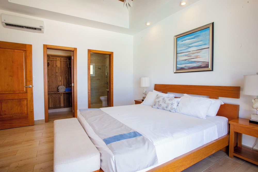 3 Bedrooms, Villa, 2 King Beds, 2 Queen Beds, Ocean Front