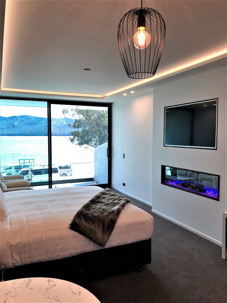 Fiordland Lakeview Motel and Apartments 37/67