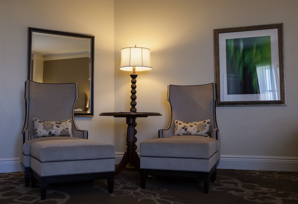 Fairmont Hotel Macdonald 49/62