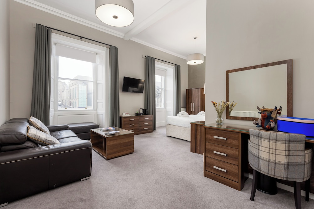 28 York Place 39/56