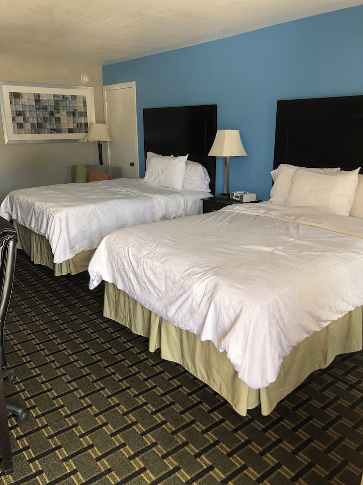 Executive Inn 13/28