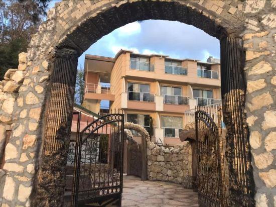 Aperion Beach Hotel 42/46