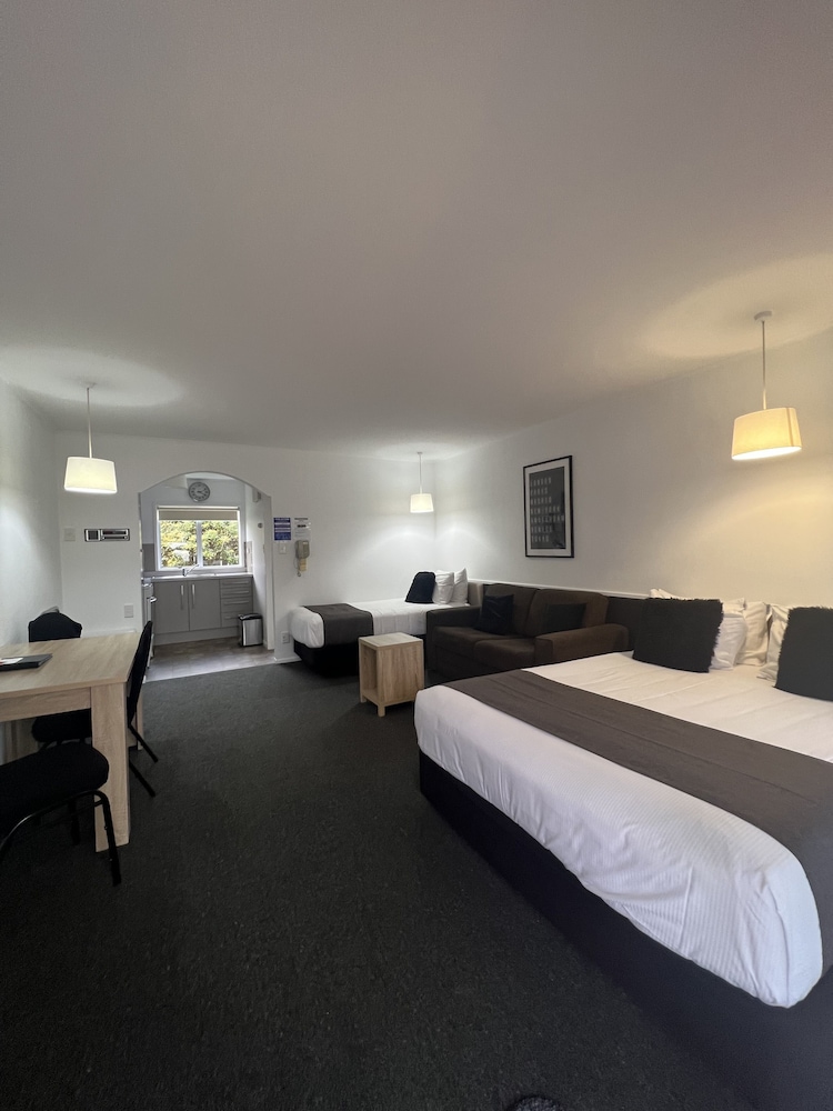 COMFORT, TWIN BEDS