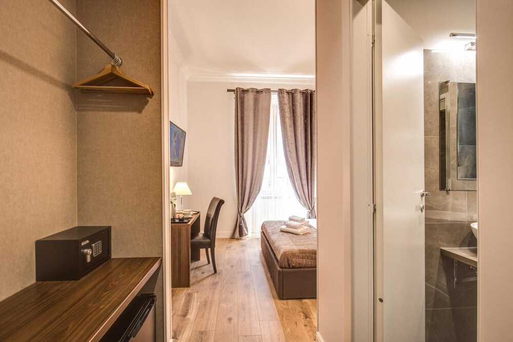 River Luxury Suites 25/25