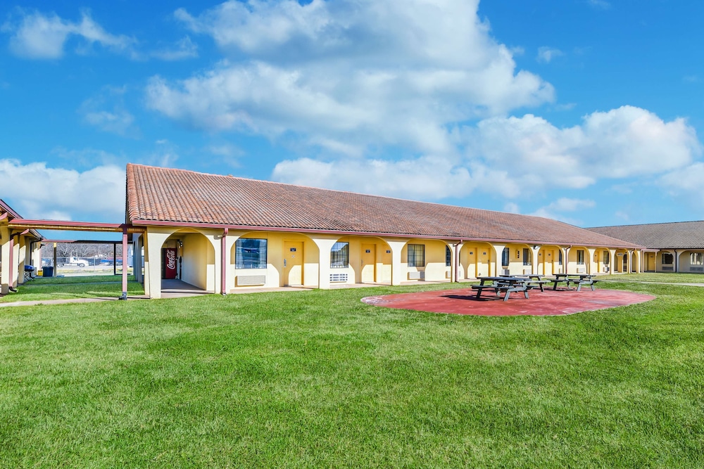 Americas Best Value Inn 3/40