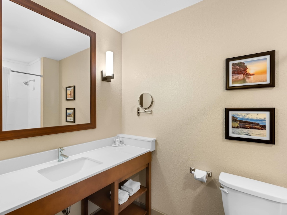 Comfort Inn and Suites Munising - Lakefront 43/49