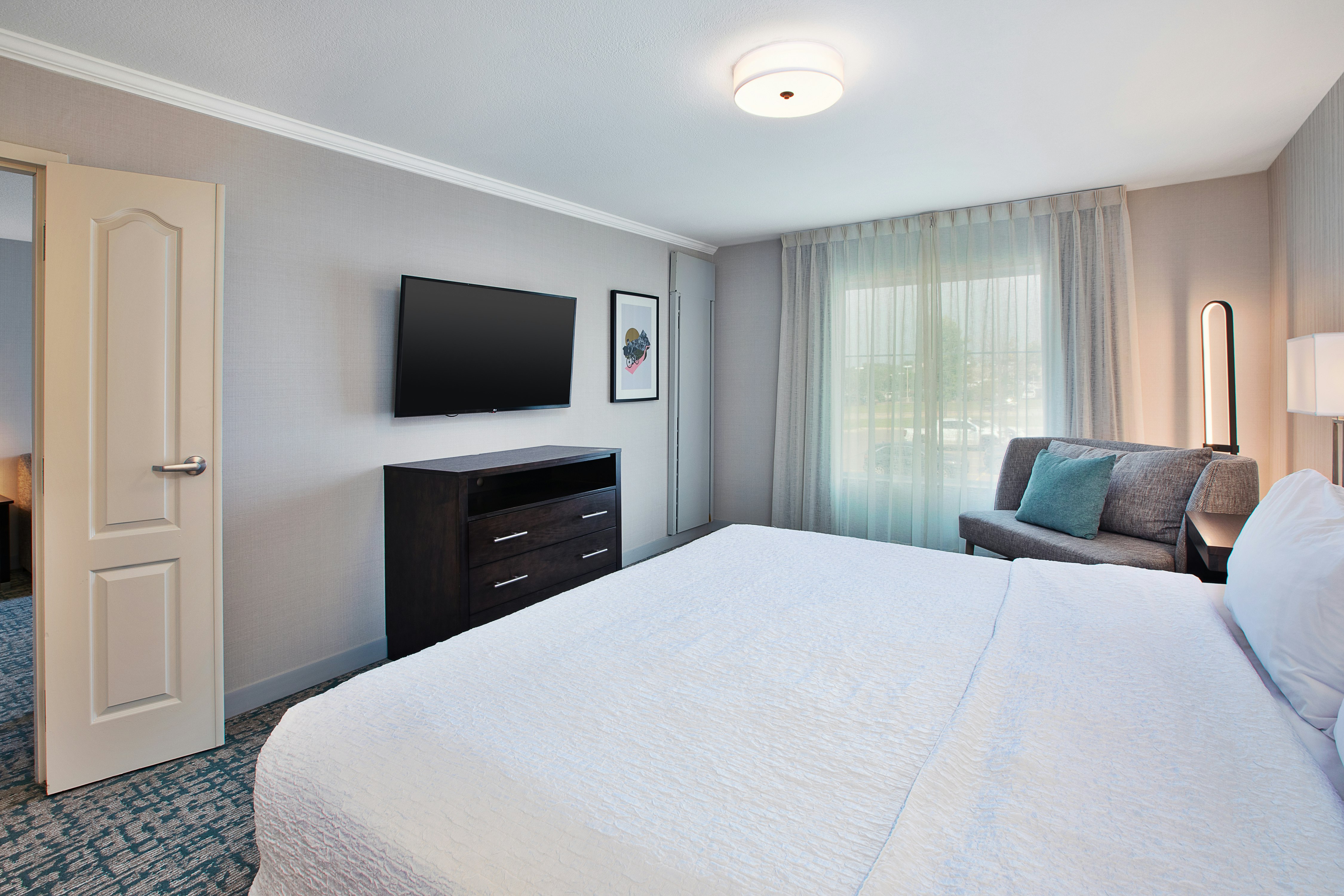 1 BEDROOM, SUITE, KING BED
