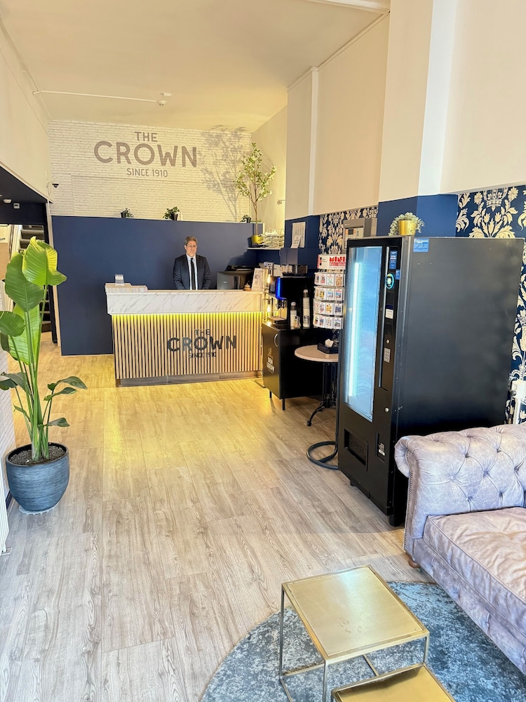 Crown Hotel 4/50