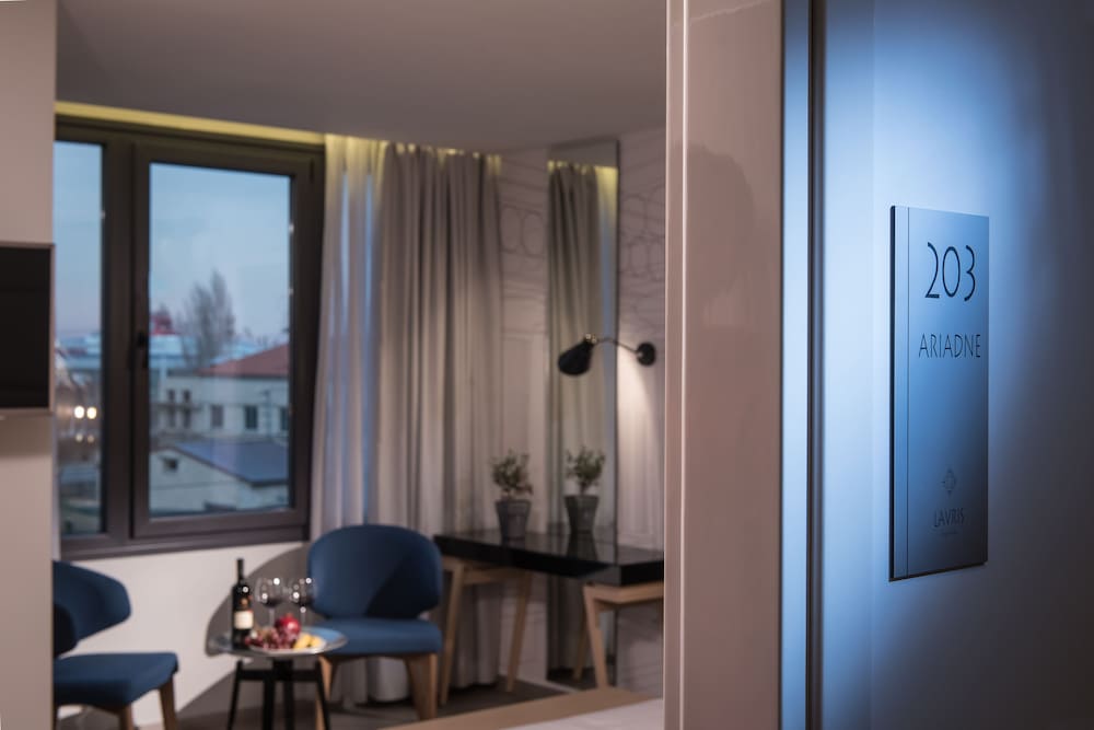 Lavris City Suites 33/50