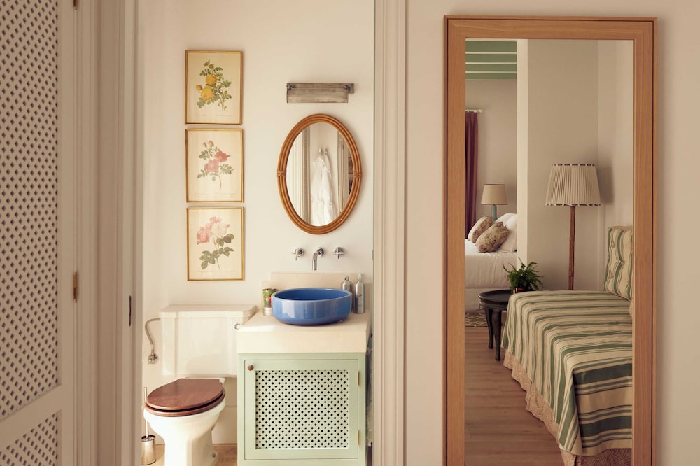 Cristine Bedfor Mahon Boutique Hotel 8/60