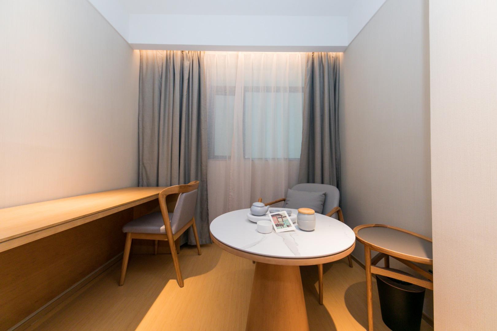 Ji Hotel (Hefei South Railway Station North Square) 25/30