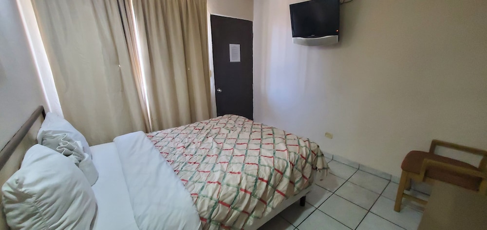 Hotel Golf Tijuana 7/23