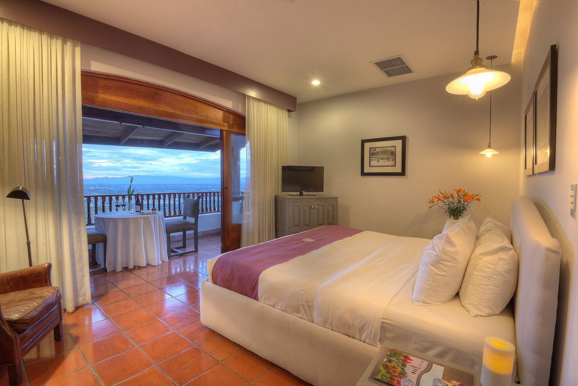 DELUXE, KING BED, VALLEY VIEW, BALCONY