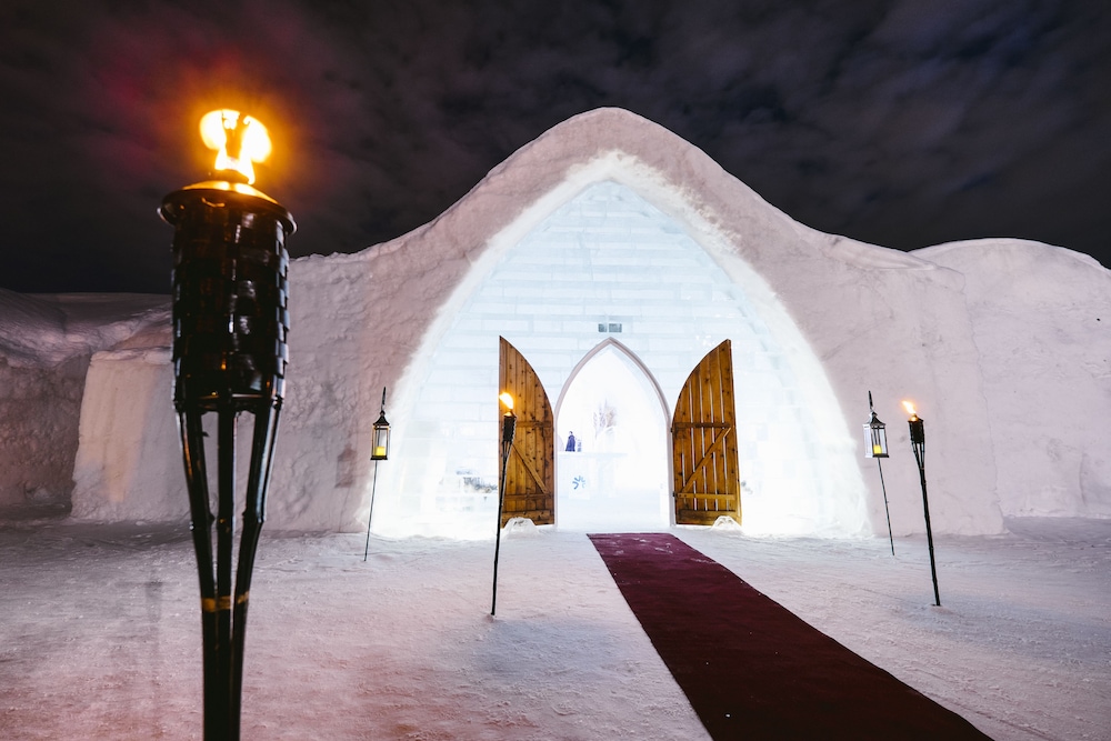 Hotel De Glace (Ice Hotel) 30/36