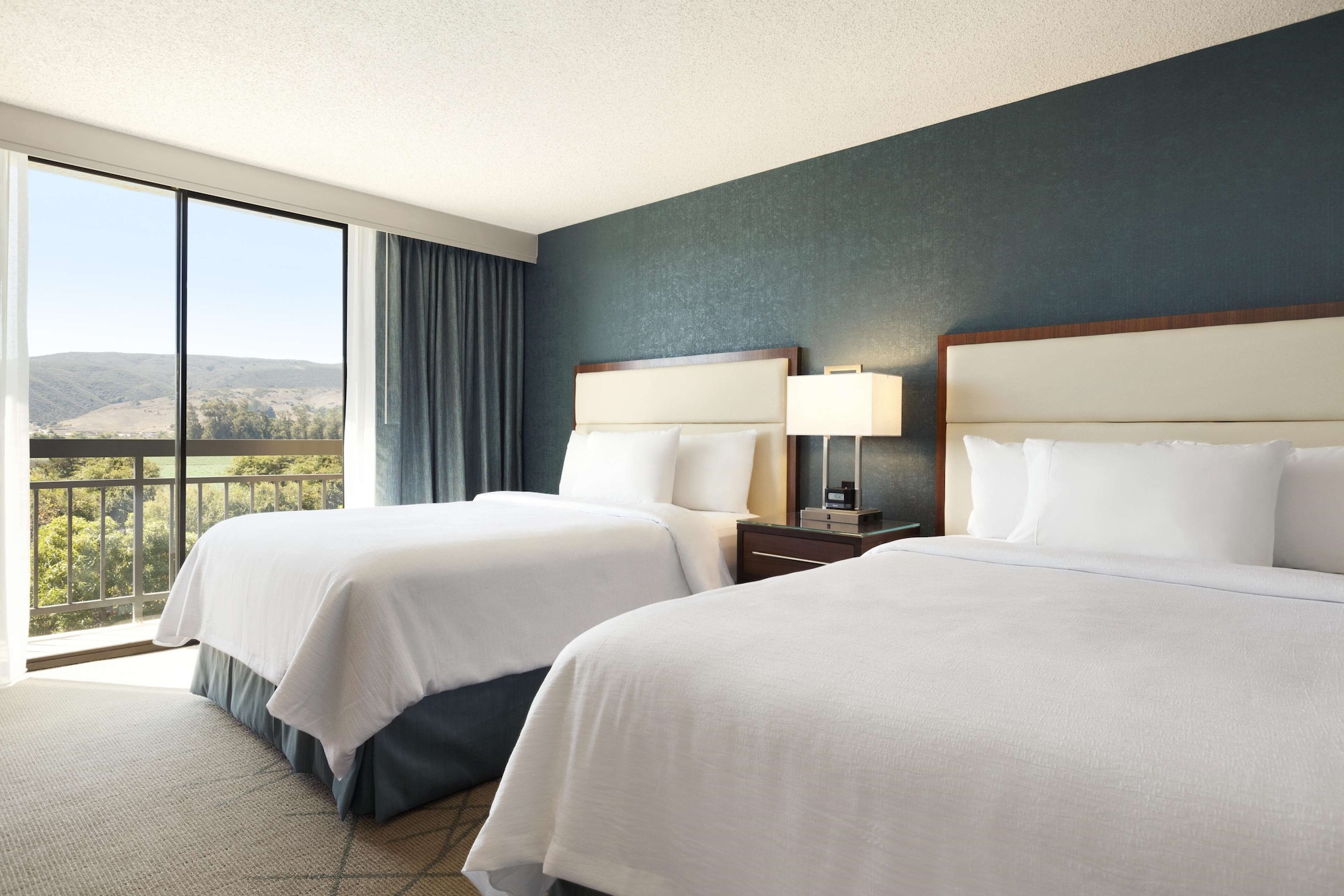 Suite, 2 Queen Beds, Sofa