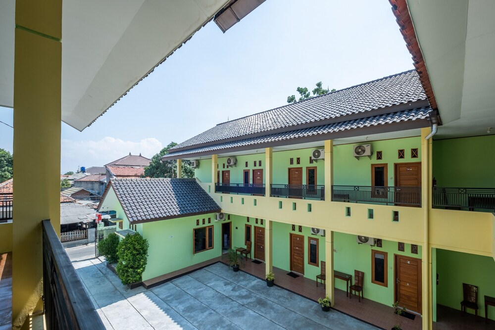 OYO 1399 Cemara Residence Syariah 3/39