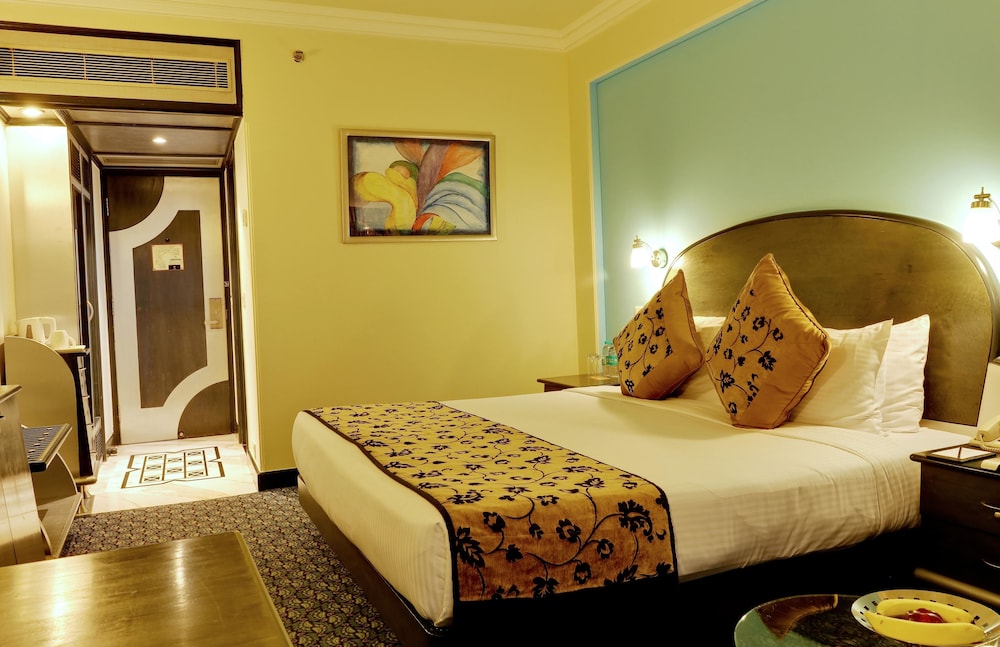 The Suryaa New Delhi 14/51