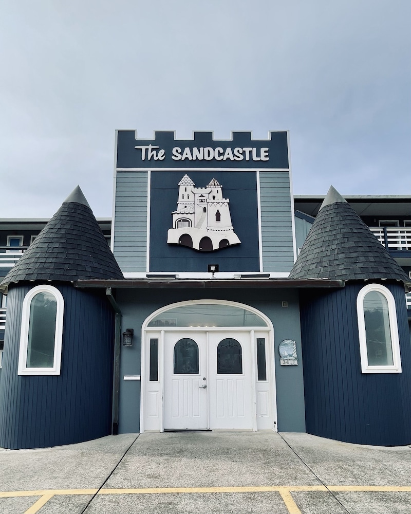 Sandcastle Beachfront Motel 2/40