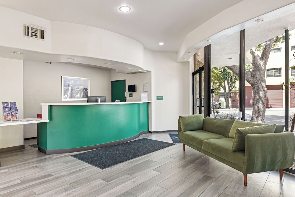 GreenTree Pasadena Inn 10/57