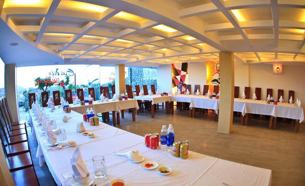 Melody Hotel 48/55