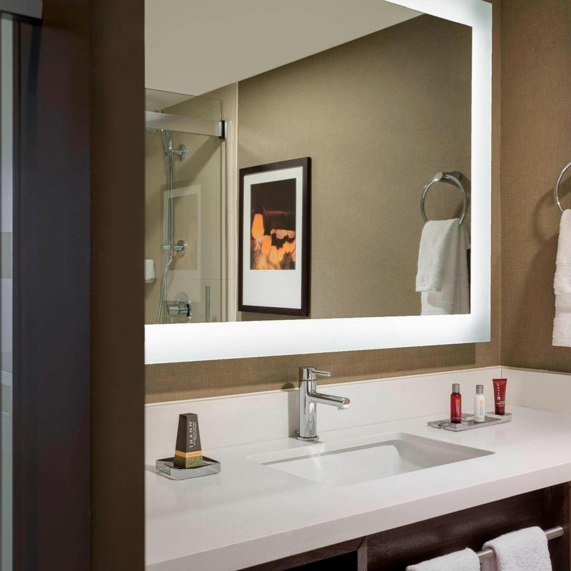 Room, King or Double Bed, Water View، San Antonio Marriott Riverwalk Hotel 2/2