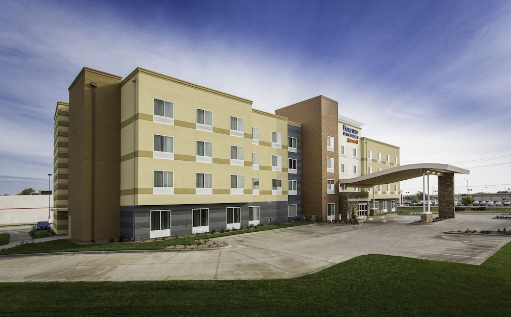 Fairfield Inn Suites Milwaukee West 3/38