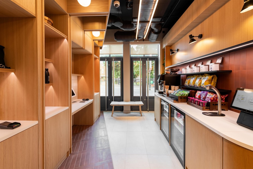 YOTELPAD London Stratford, Select by Hilton 8/50