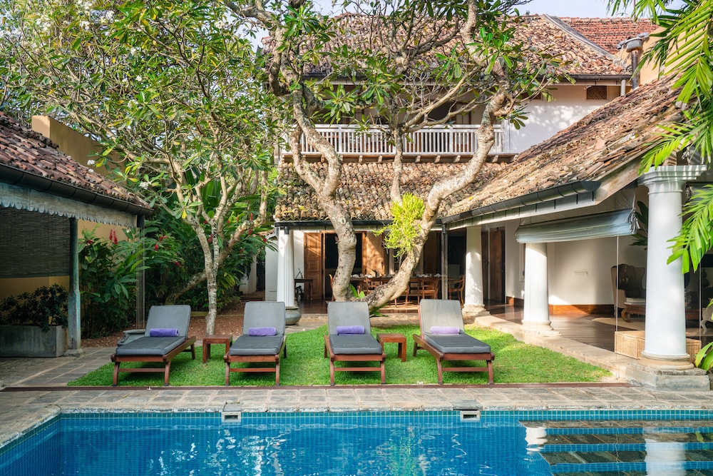 Taru Villas Rampart Street 43/50