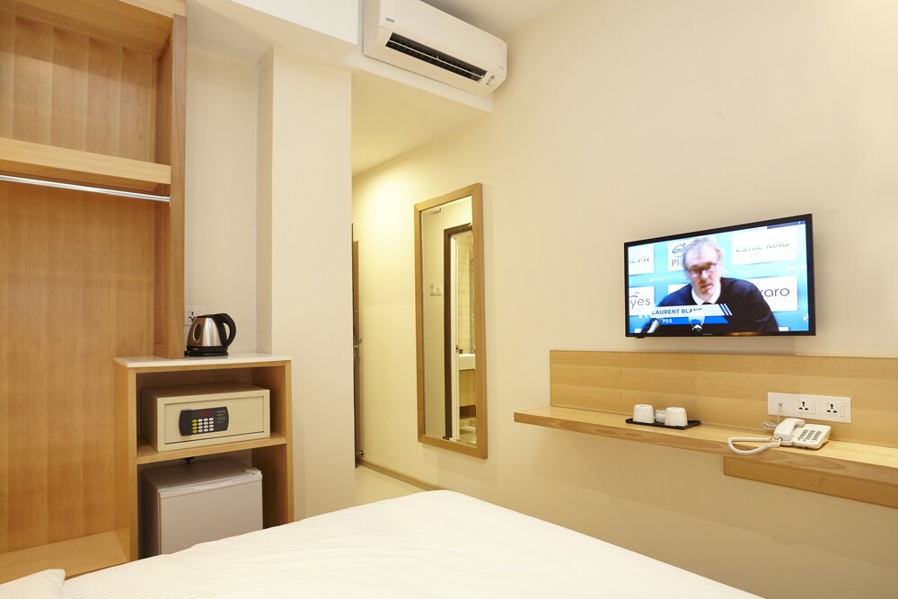 Hotel Six Seasons 5/50